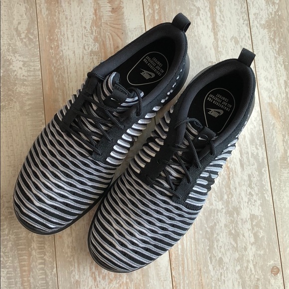 NWT Nike Roshe Two Flyknit - Picture 6 of 7